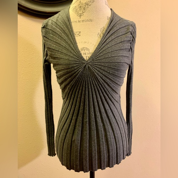 LN INC RIBBED PULL OVER SWEATER. LT-WT. SO CUTE I PURCHASED IN 3 COLORS. - Picture 6 of 8